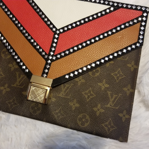 Louis Vuitton Clutch - Picture 3 of 9
